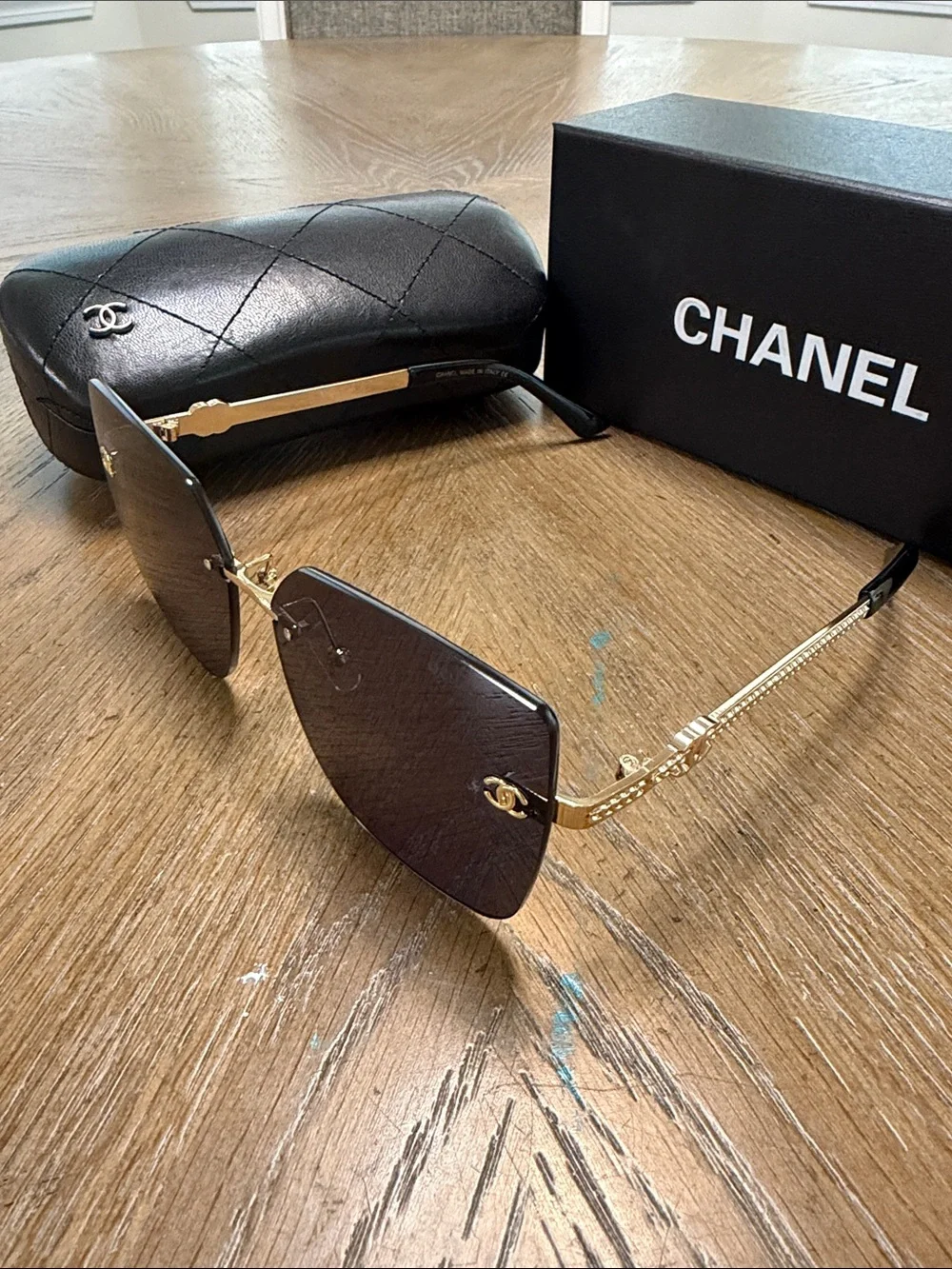 CHANEL elegant rimless